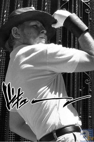 完美世界竞技平台官网-李易峰亚洲影视周上演西装杀  歌曲《灿